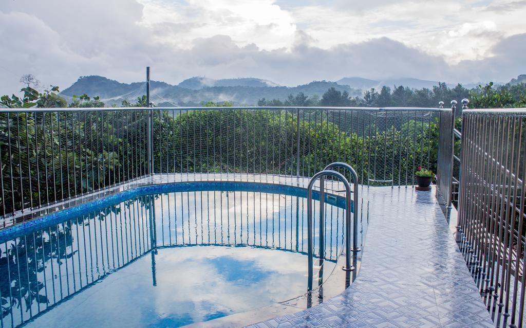 คริสซีส์ โฮเต็ล Hotel เทกคาดี ภายนอก รูปภาพ
